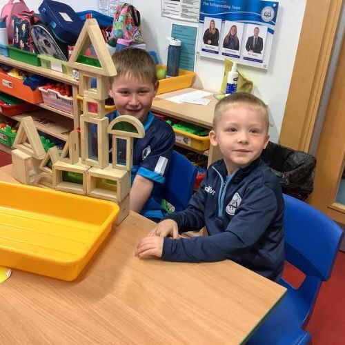 INDOOR CREATIVE CLASSROOM PLAY