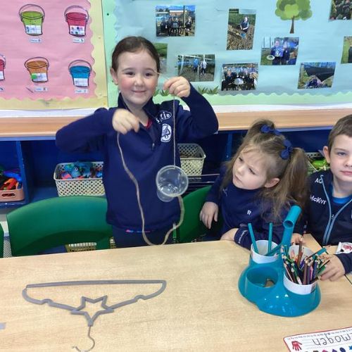 Exploring heavier than and lighter than:Making Scales
