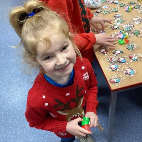 P6/7 and LSC4’s Pop Up Christmas Shop!