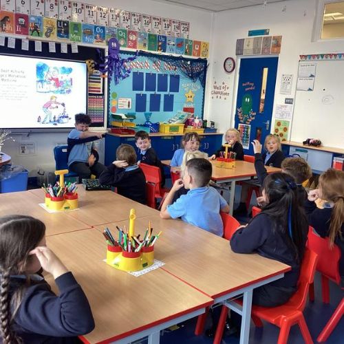 P4 had great fun taking part in a hot seat activity this week to explore the thoughts and actions of George and granny in their new novel George's Marvelous Medicine!