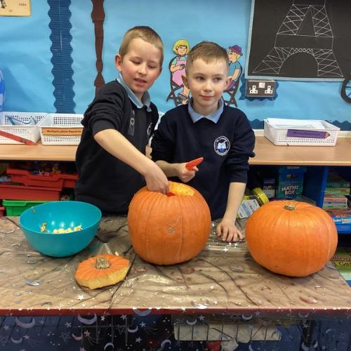 To finish of their instructional writing topic P4A had great fun carving some pumpkins!