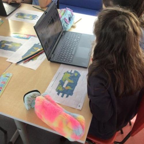 The boys and girls had fun through the use of ICT this week in World Around Us.