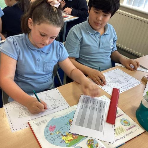 WALT locate countries that import textiles to Ireland.