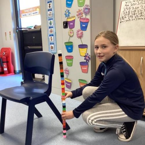 To continue our work on measuring we used the cubes to estimate the length of objects before checking them.